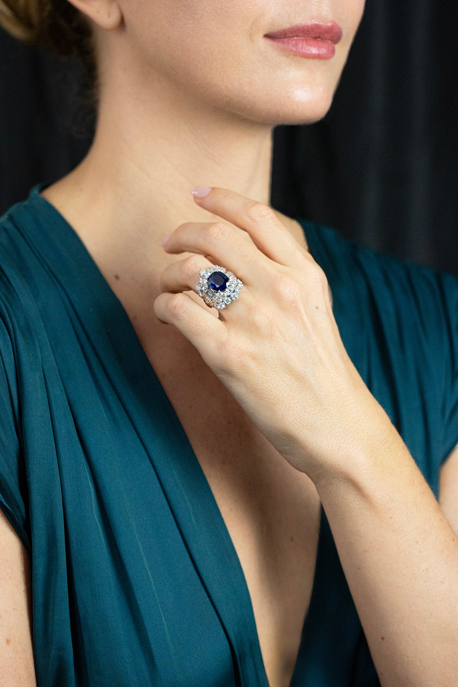 11.10 Carat Total Important Sapphire & Mixed-Cut Diamond Cocktail Ring in White Gold - Image 3