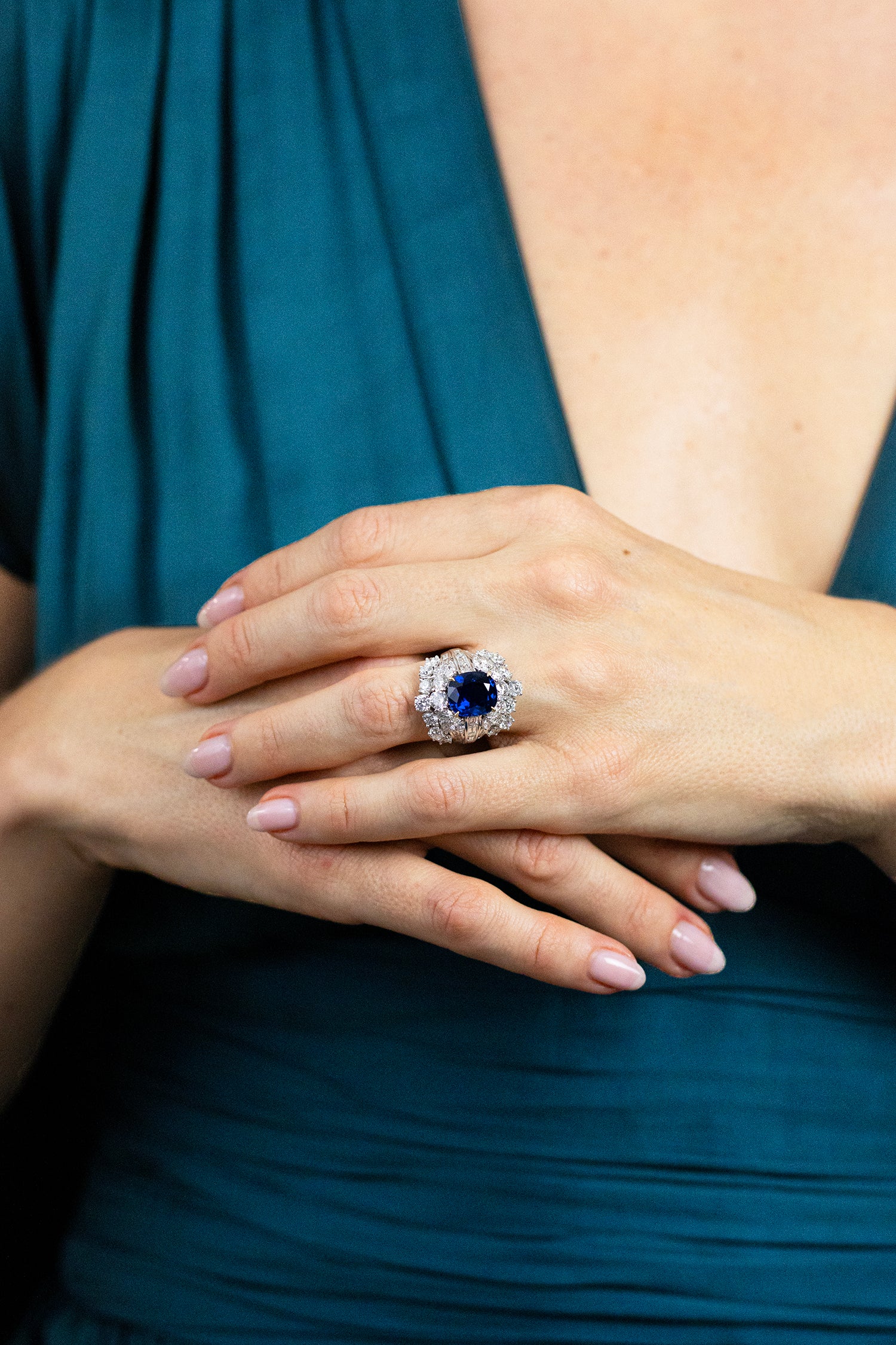 11.10 Carat Total Important Sapphire & Mixed-Cut Diamond Cocktail Ring in White Gold - Image 4