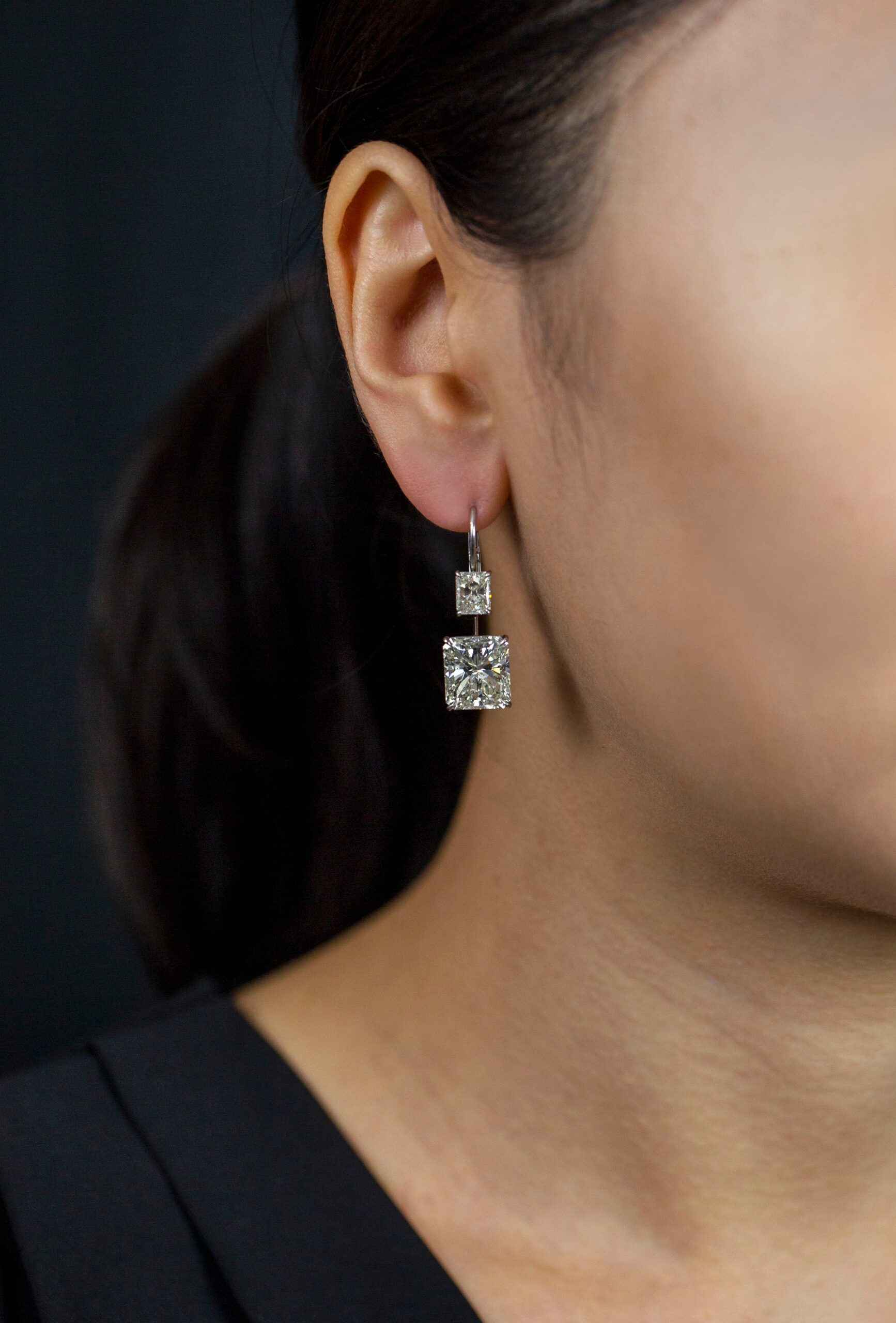 GIA Certified 12.16 Carats Total Radiant Cut Diamond Drop Earrings in Platinum - Image 4