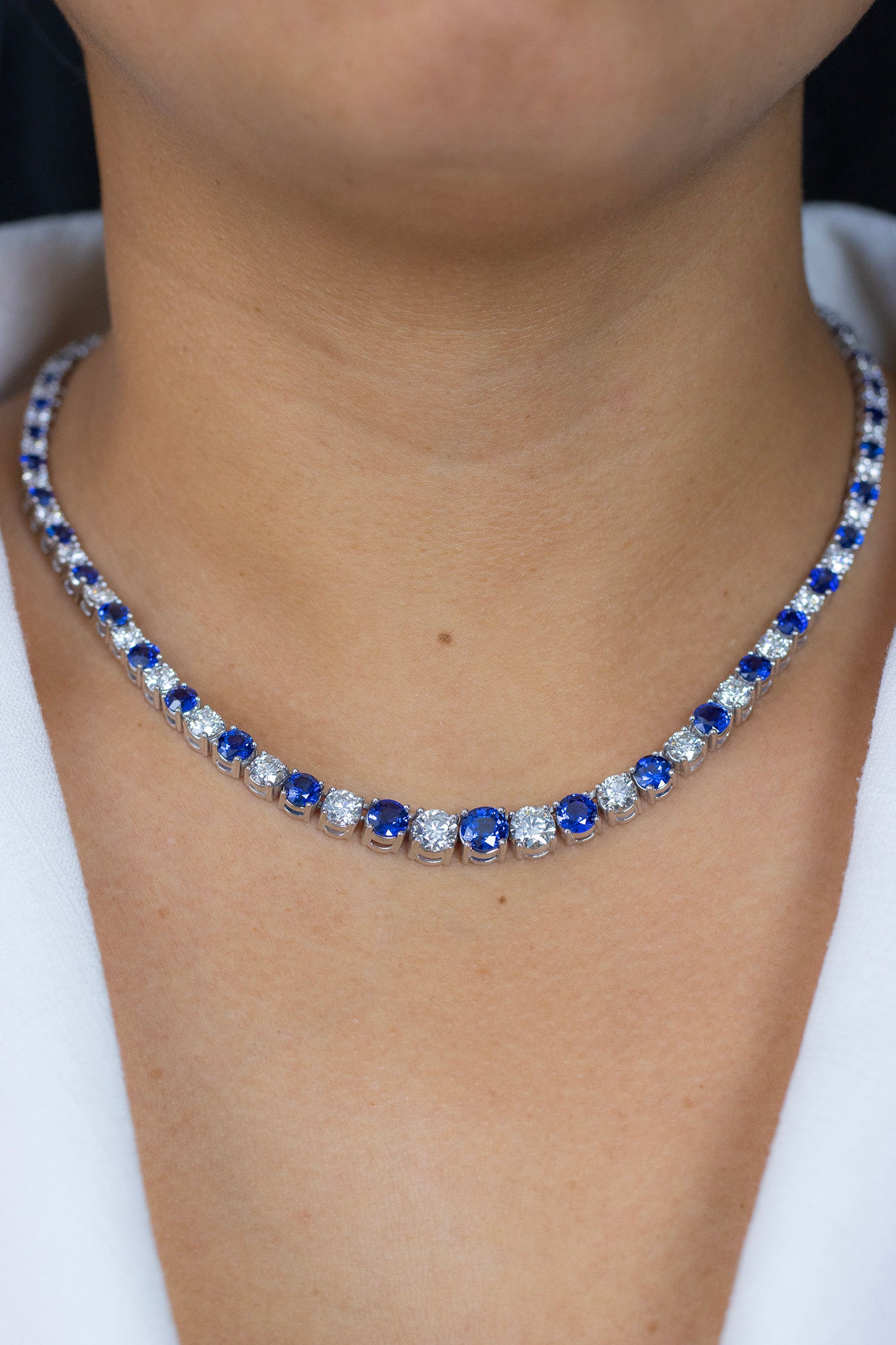 30.81 Carats Total Round Brilliant Cut Sapphire & Diamond Riviera Tennis Necklace in White Gold - Image 4