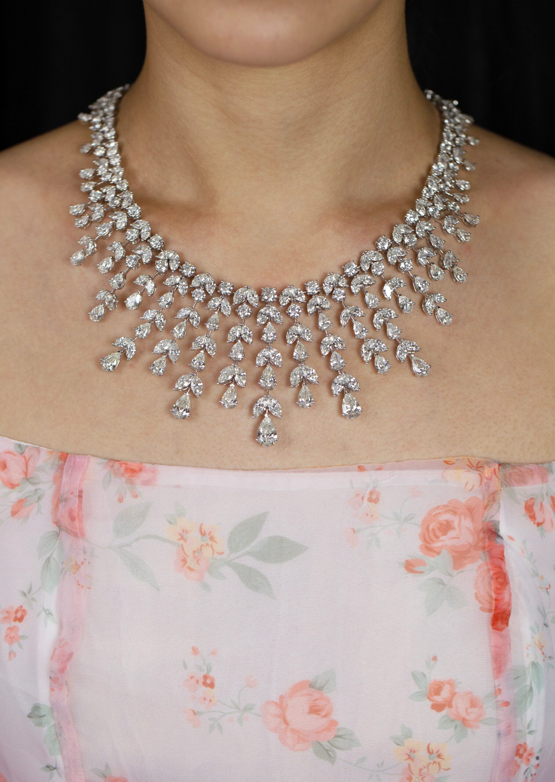 100.19 Carats Total Graduating Mixed-Cut Diamond Fringe Necklace in White Gold - Image 4