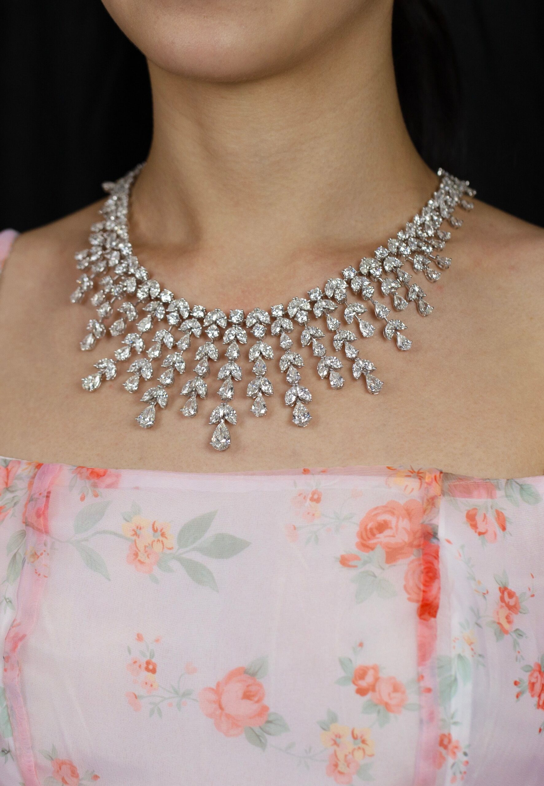 100.19 Carats Total Graduating Mixed-Cut Diamond Fringe Necklace in White Gold - Image 5