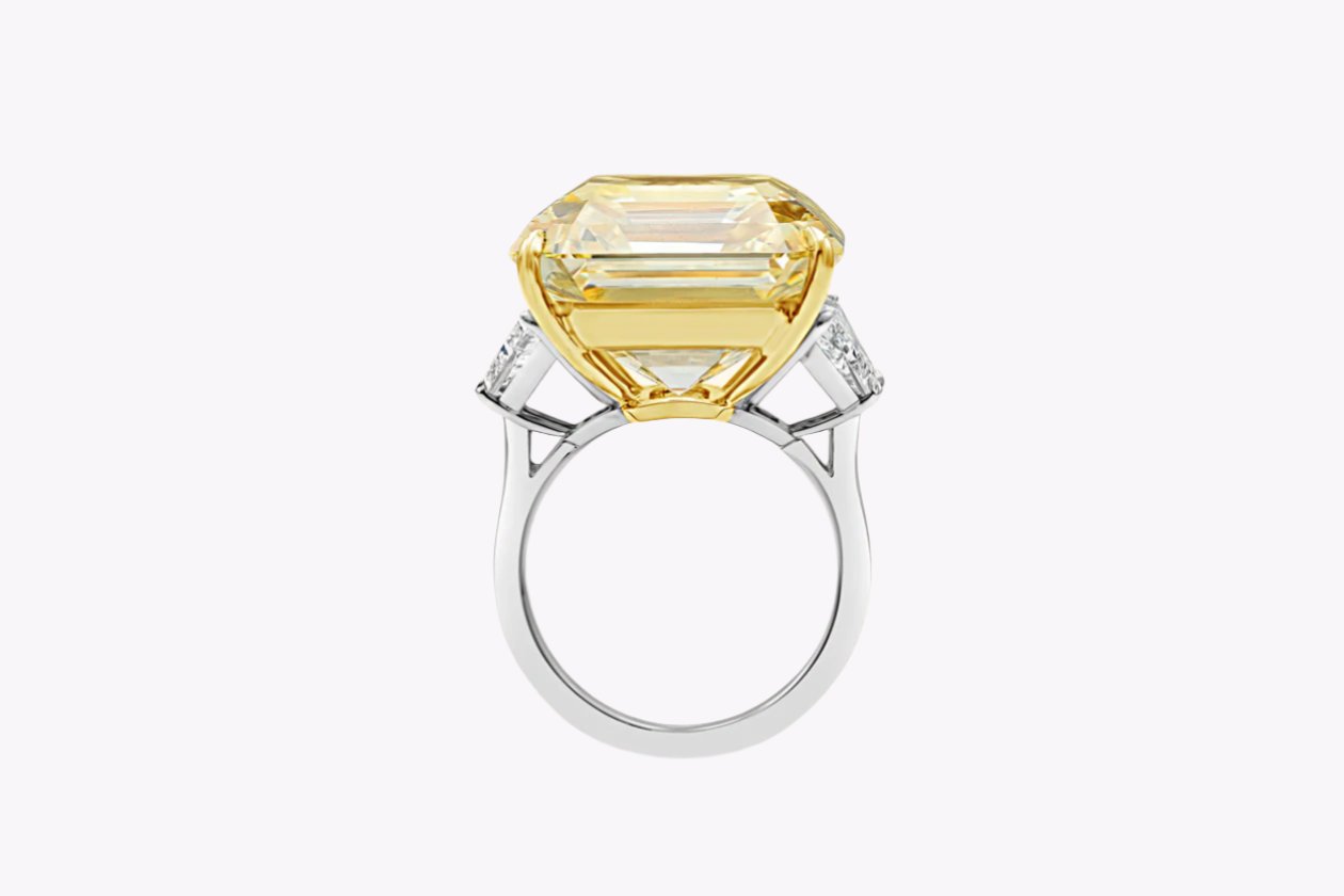 GIA Certified 30.02 Carats Asscher Cut Yellow Diamond Three-Stone Cocktail Ring in Yellow Gold & Platinum - Image 4