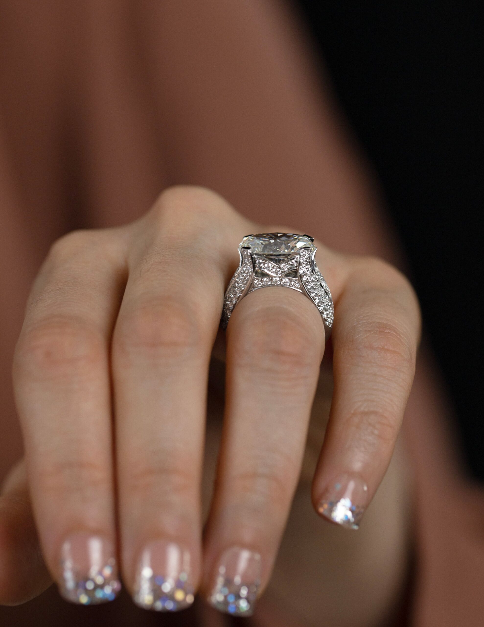 GIA Certified 6.16 Carats Oval Cut Diamond Dome Cocktail Engagement Ring in Platinum - Image 8