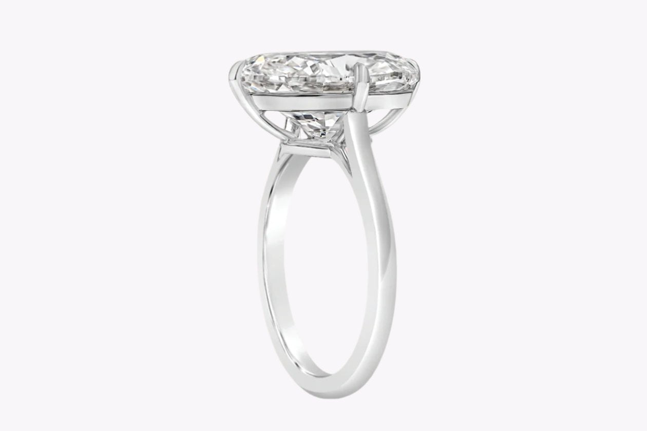 GIA Certified 7.04 Carats Oval Cut Diamond Solitaire Engagement Ring in Platinum - Image 3