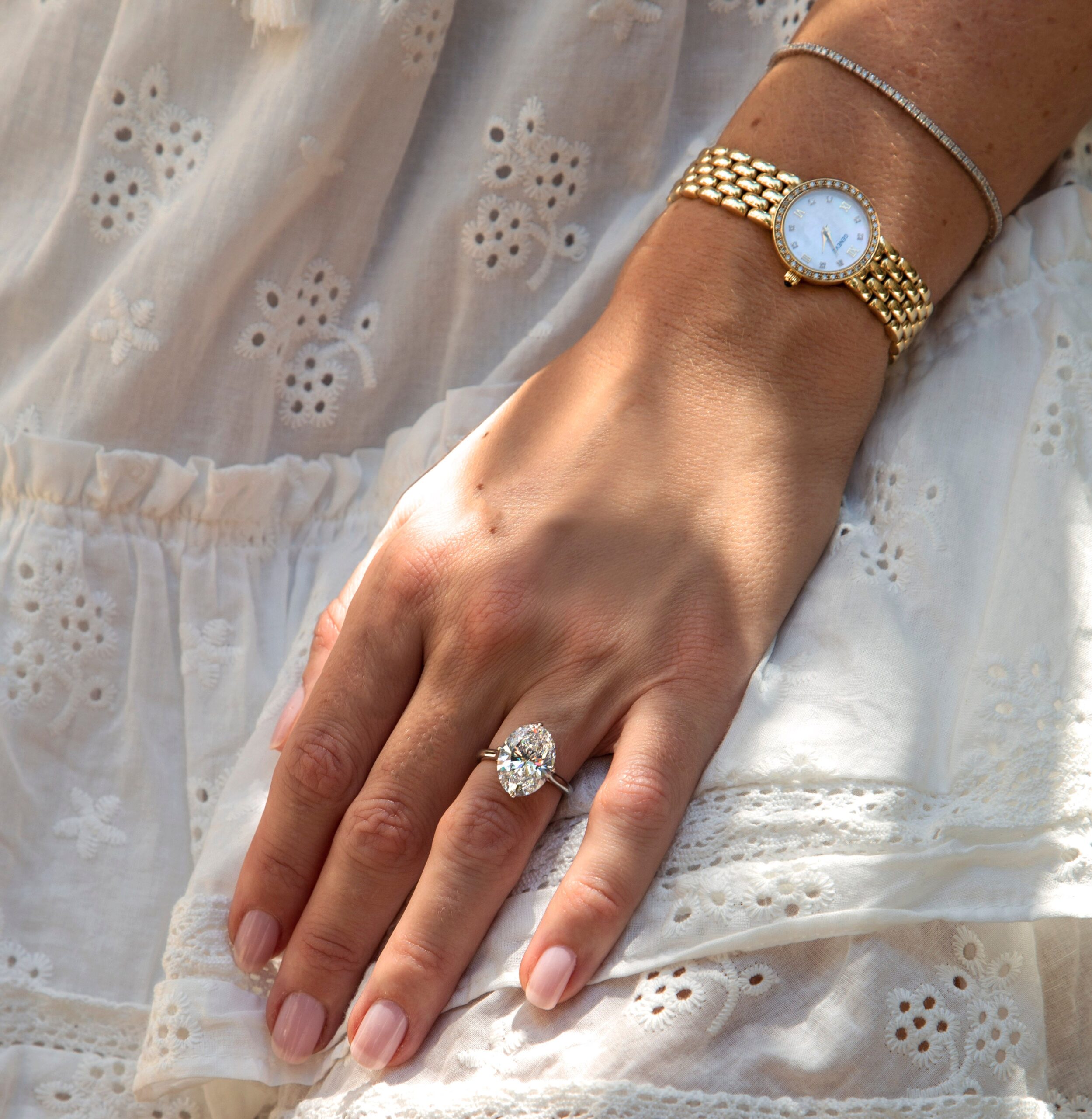 GIA Certified 7.04 Carats Oval Cut Diamond Solitaire Engagement Ring in Platinum - Image 5