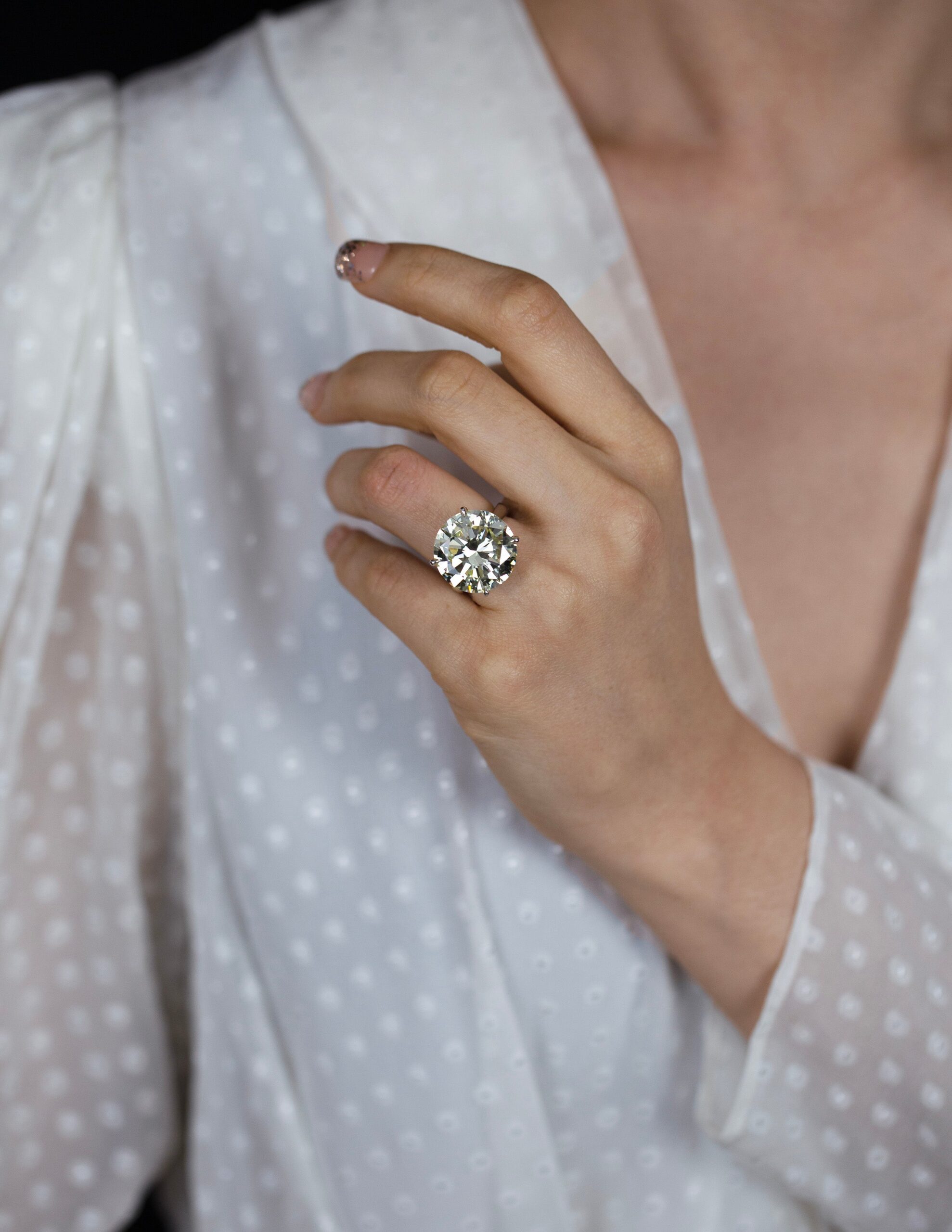 GIA Certified 19.07 Carats Round Brilliant Cut Diamond Solitaire Engagement Ring in Platinum - Image 4