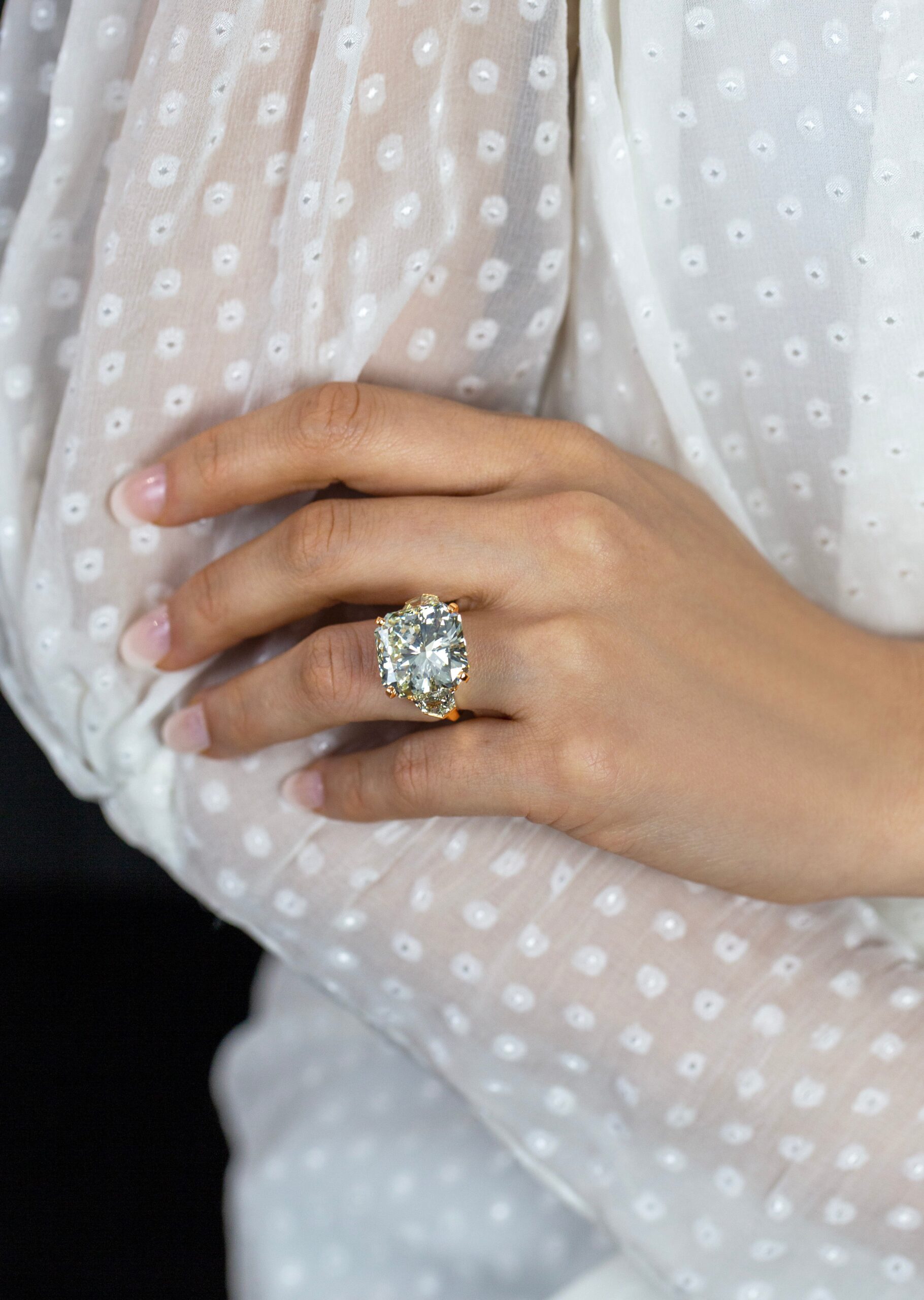 GIA Certified 20.05 Carats Radiant Cut Diamond Three-Stone Engagement Ring in Rose Gold - Image 5