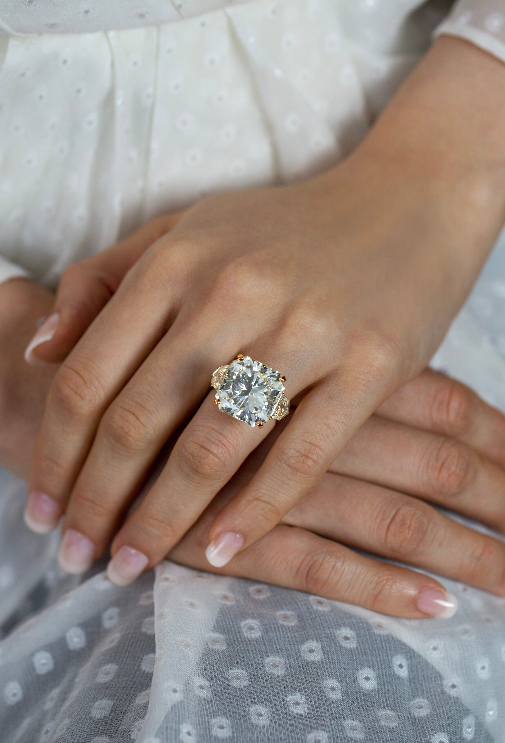 GIA Certified 20.05 Carats Radiant Cut Diamond Three-Stone Engagement Ring in Rose Gold - Image 7