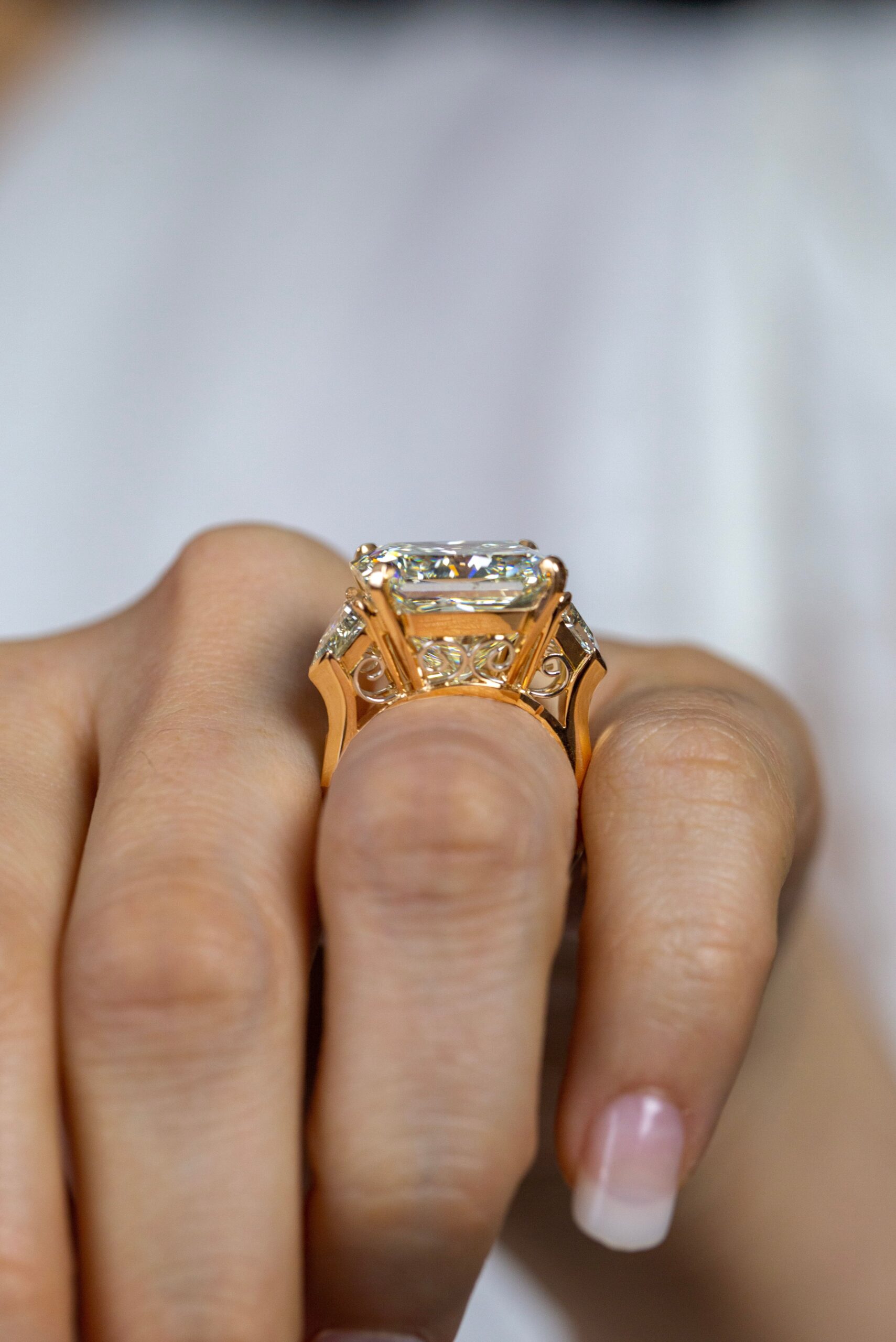 GIA Certified 20.05 Carats Radiant Cut Diamond Three-Stone Engagement Ring in Rose Gold - Image 8