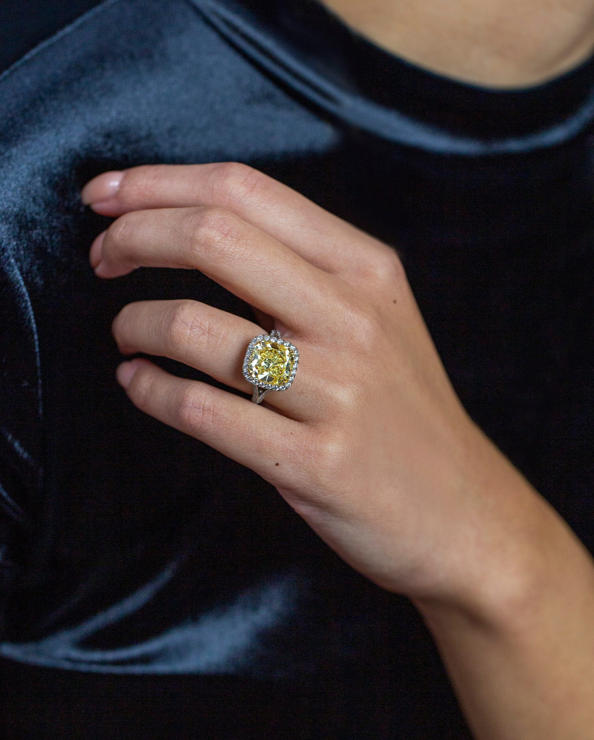 GIA Certified 5.32 Carats Radiant Cut Yellow Diamond Halo Engagement Ring in Yellow & White Gold - Image 5