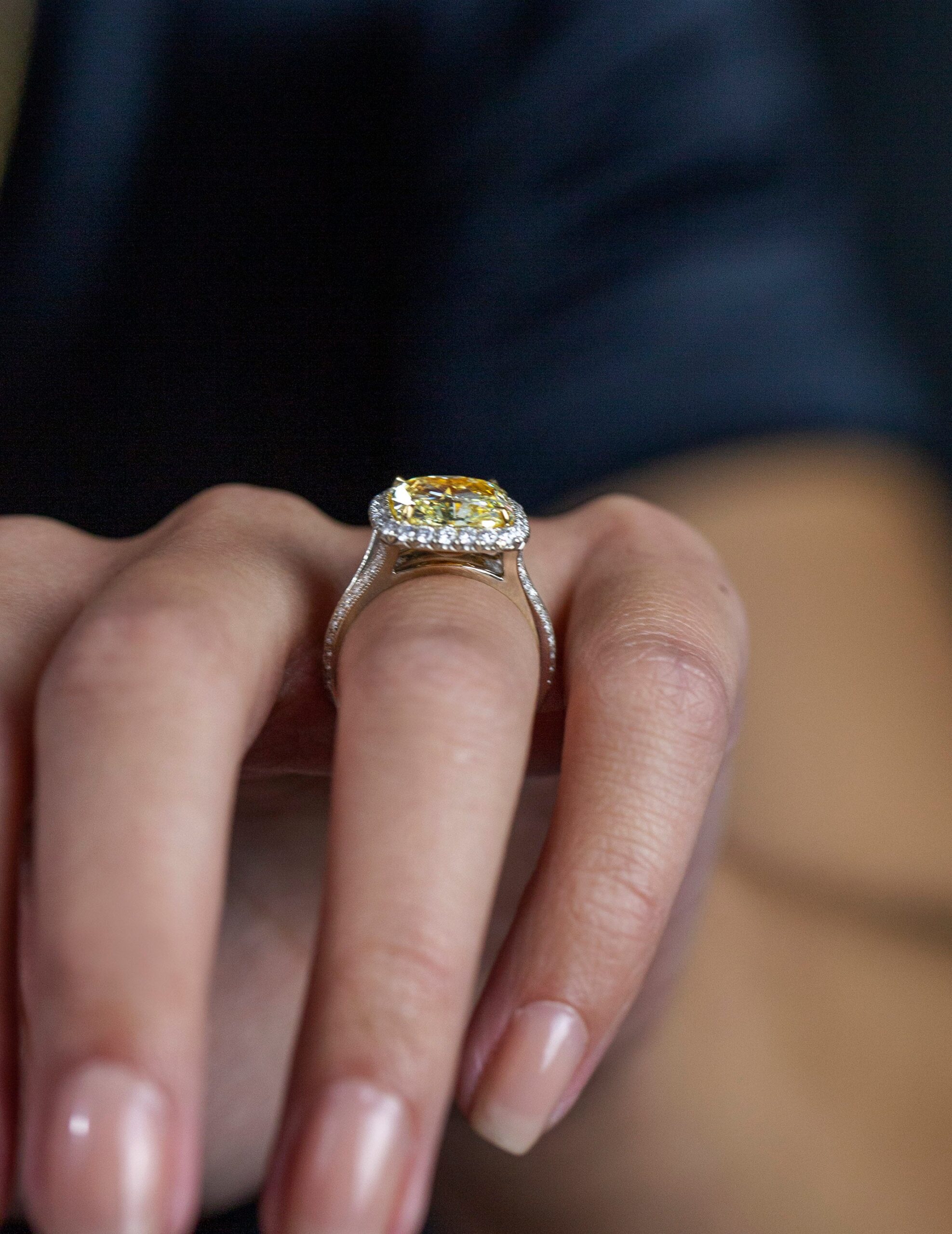 GIA Certified 5.32 Carats Radiant Cut Yellow Diamond Halo Engagement Ring in Yellow & White Gold - Image 7