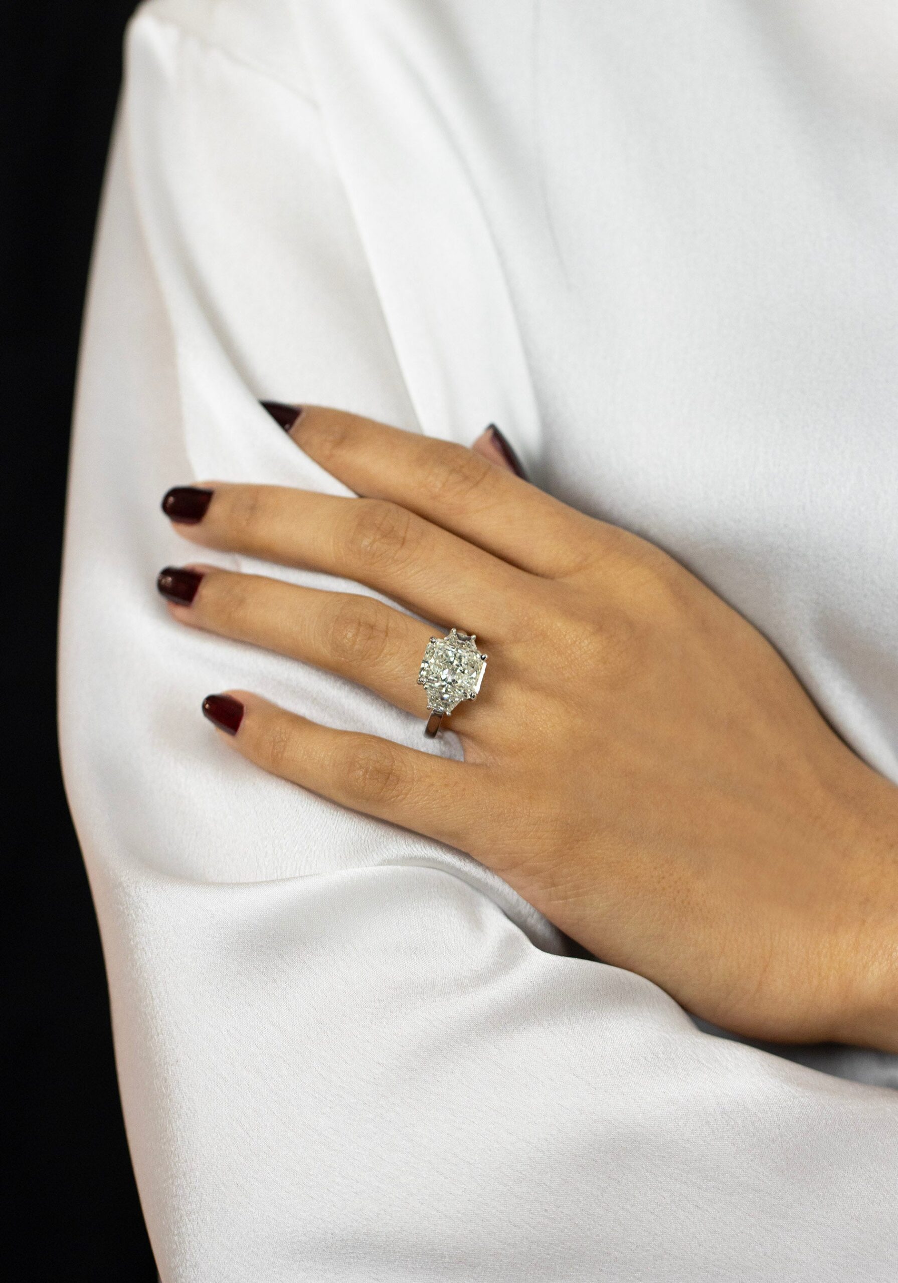 GIA Certified 5.01 Carats Radiant Cut Diamond Three-Stone Engagement Ring in Platinum - Image 4