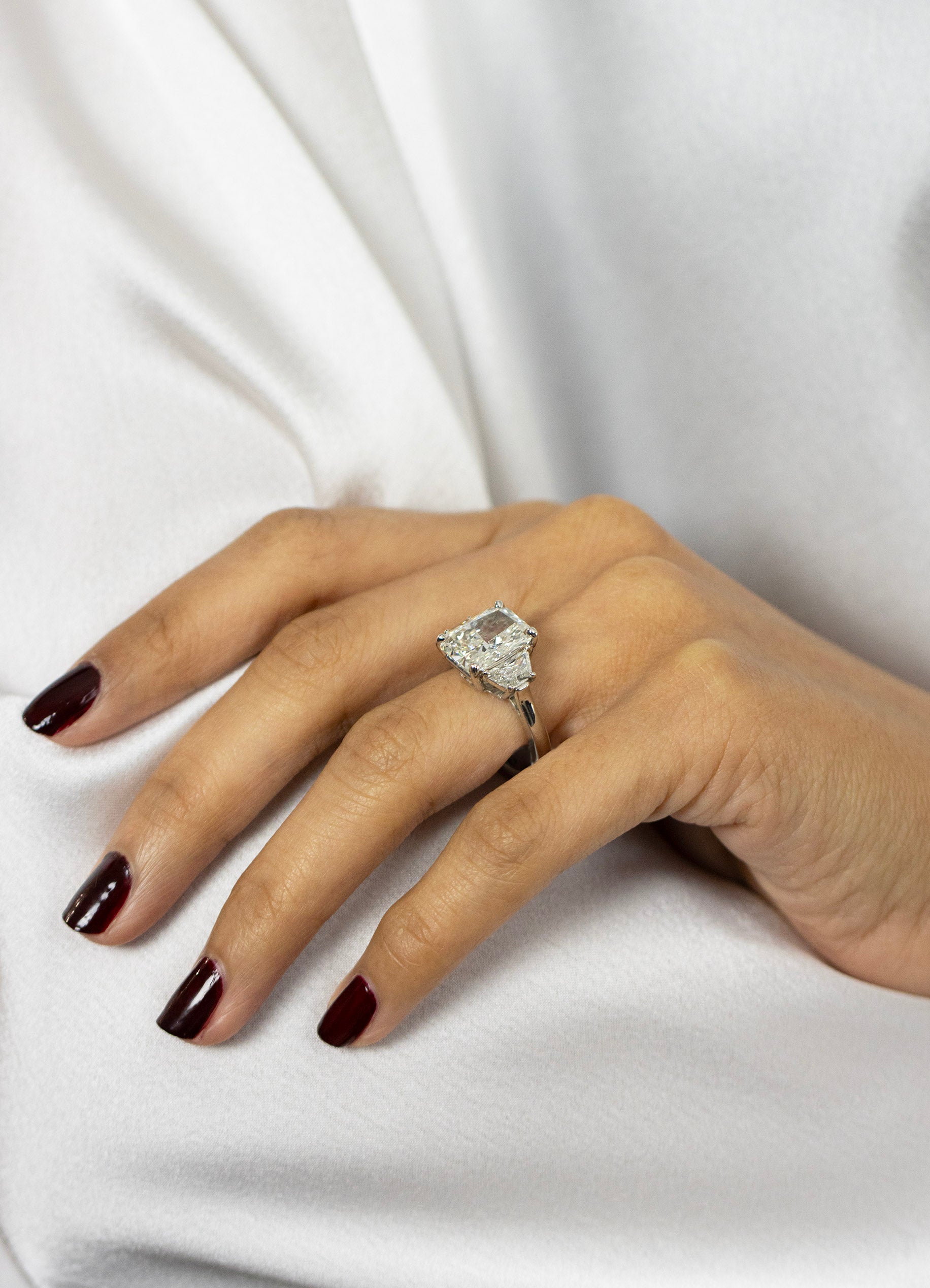 GIA Certified 5.01 Carats Radiant Cut Diamond Three-Stone Engagement Ring in Platinum - Image 5