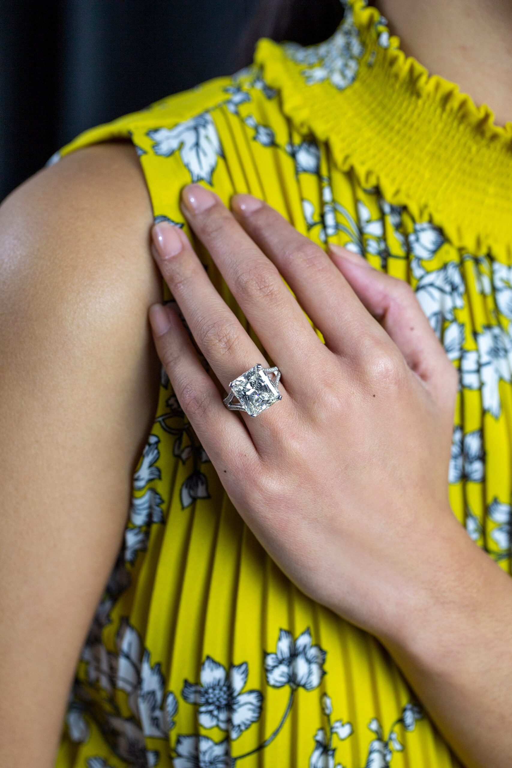 GIA Certified 10.65 Carats Radiant Cut Diamond Engagement Ring in Platinum - Image 4