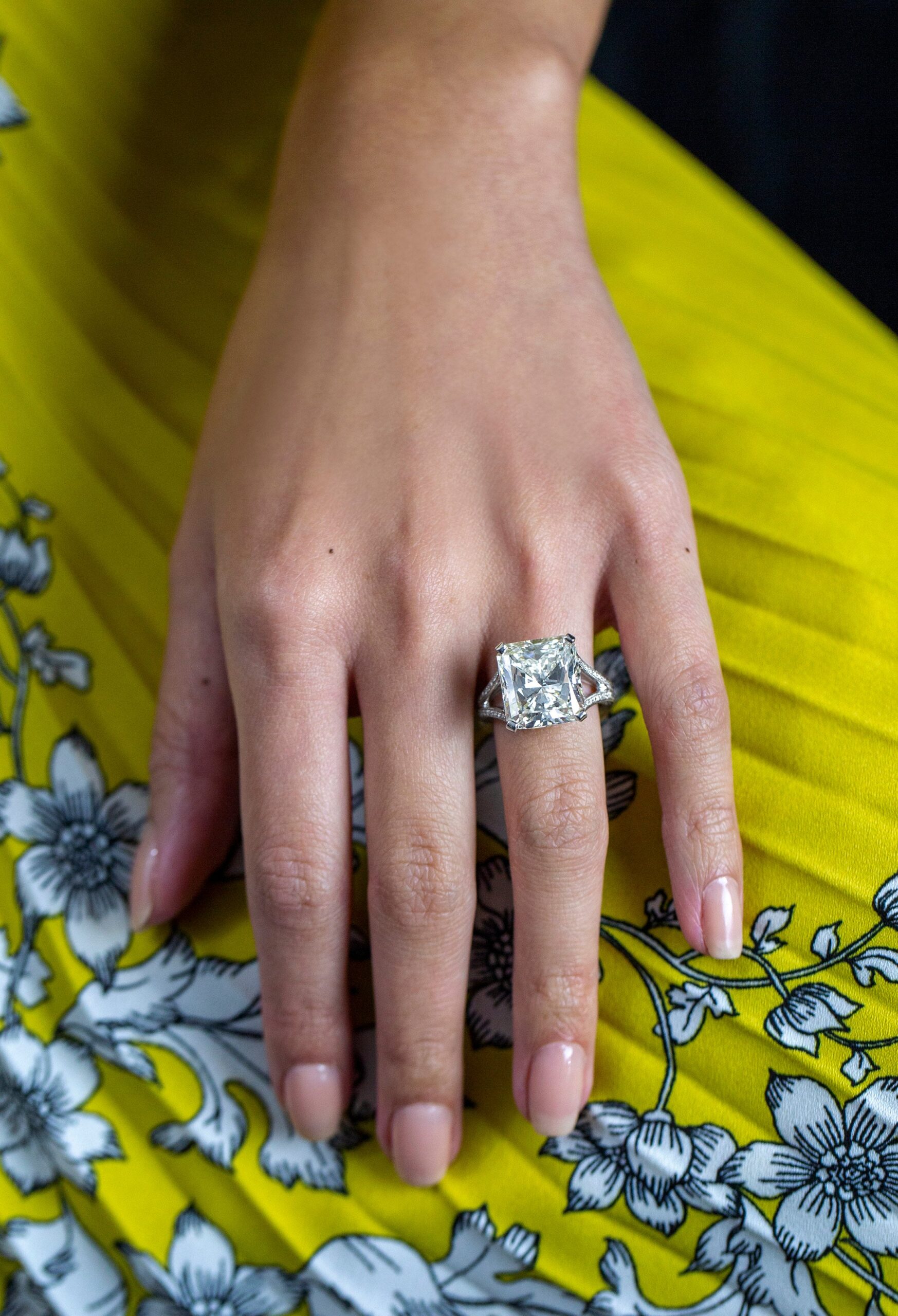 GIA Certified 10.65 Carats Radiant Cut Diamond Engagement Ring in Platinum - Image 5