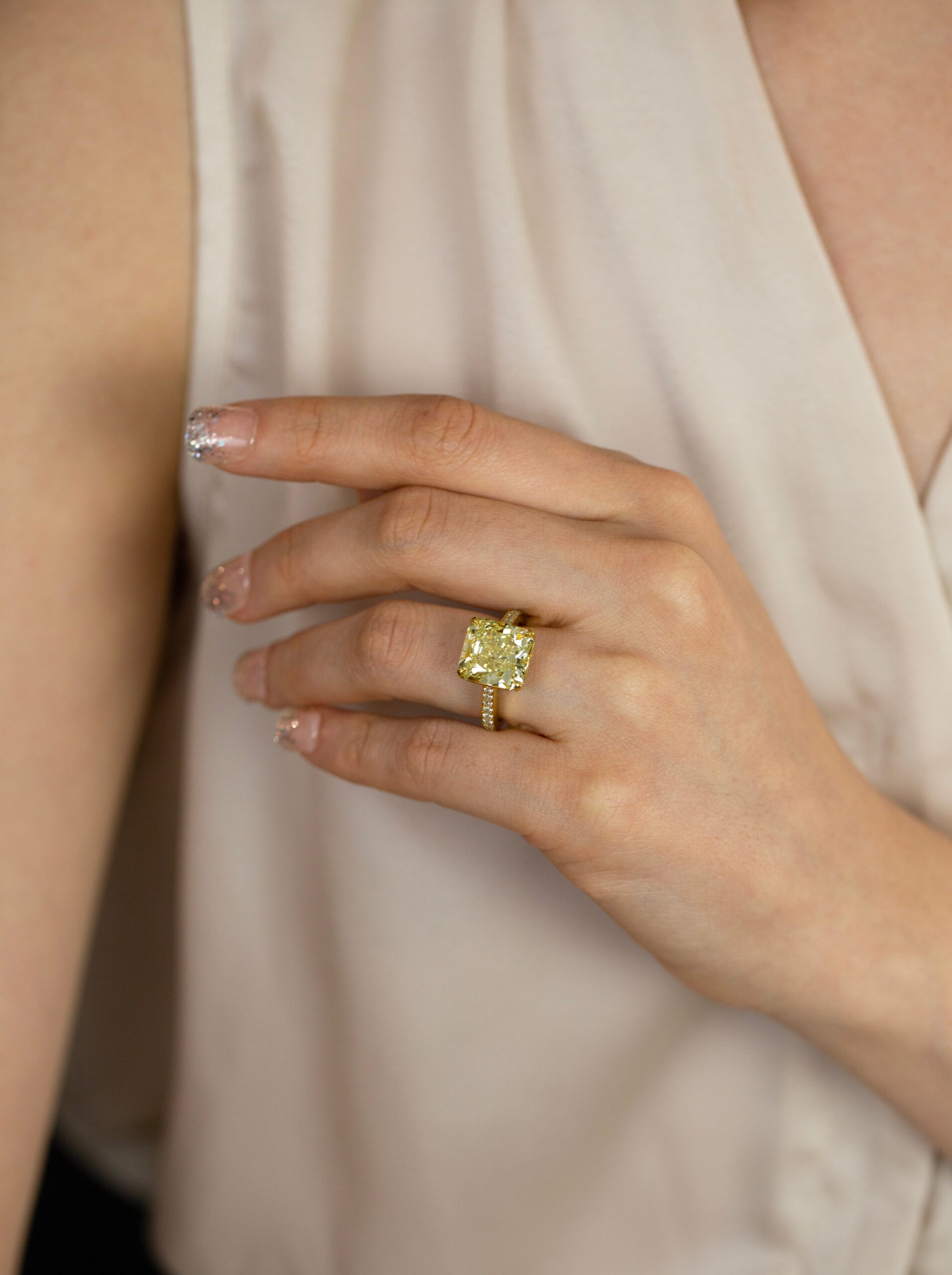 GIA Certified 8.07 Carats Radiant Cut Fancy Yellow Diamond Pavé Engagement Ring in Yellow Gold - Image 4