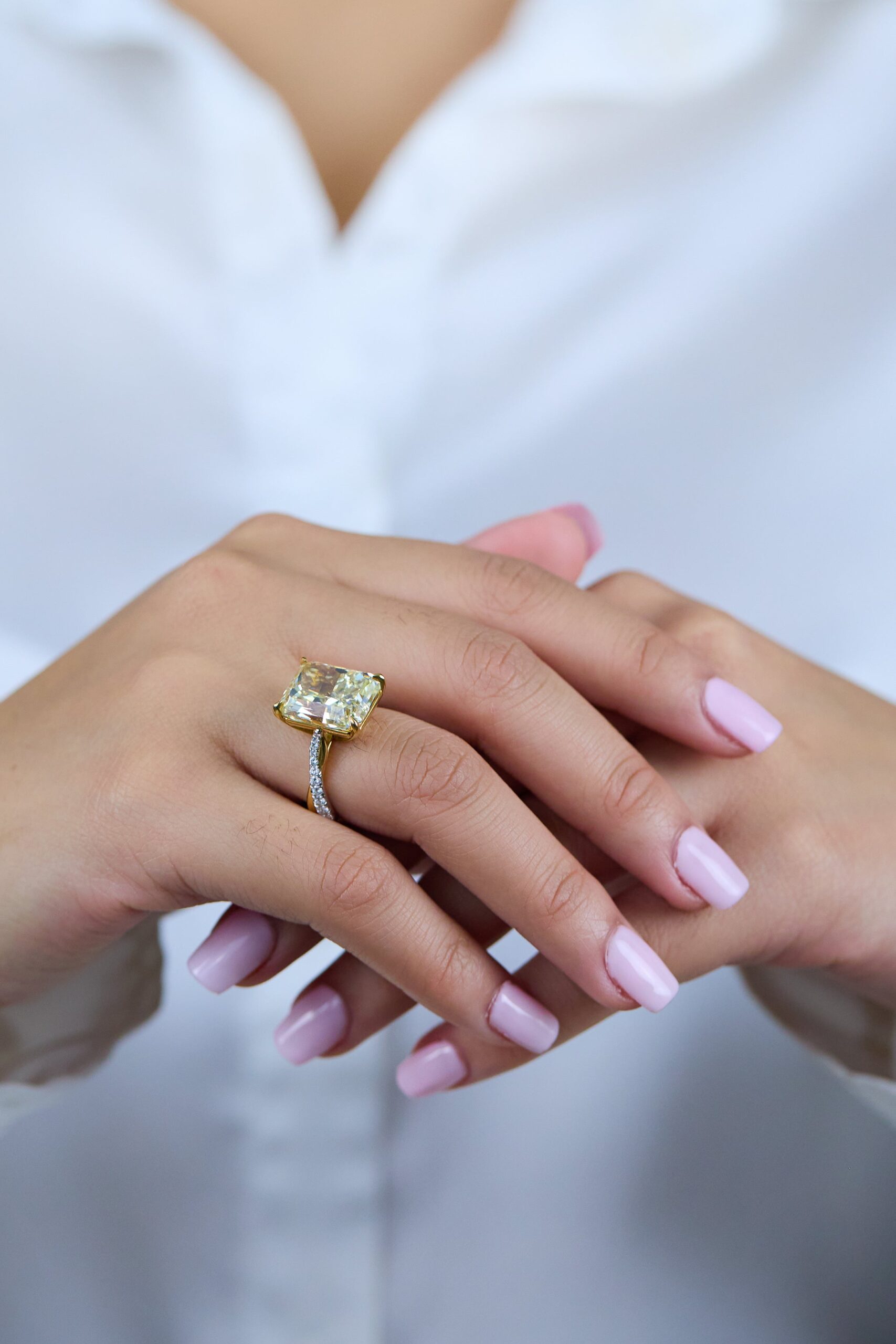 GIA Certified 12.16 Carats Radiant Cut Yellow Diamond Intertwined Engagement Ring in Yellow Gold & Platinum - Image 7