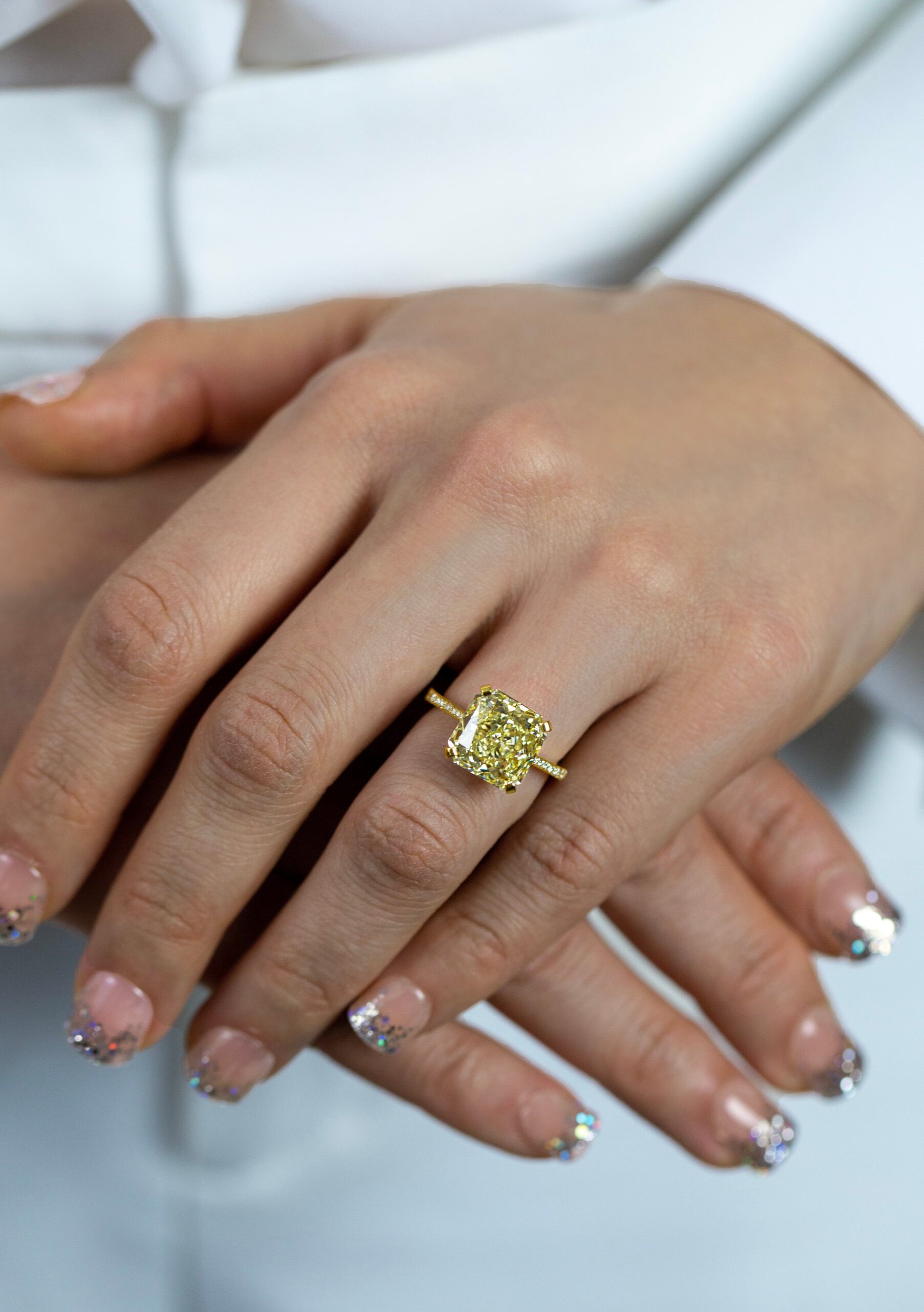 GIA Certified 6.54 Carats Radiant Cut Yellow Diamond Engagement Ring in Yellow Gold - Image 7