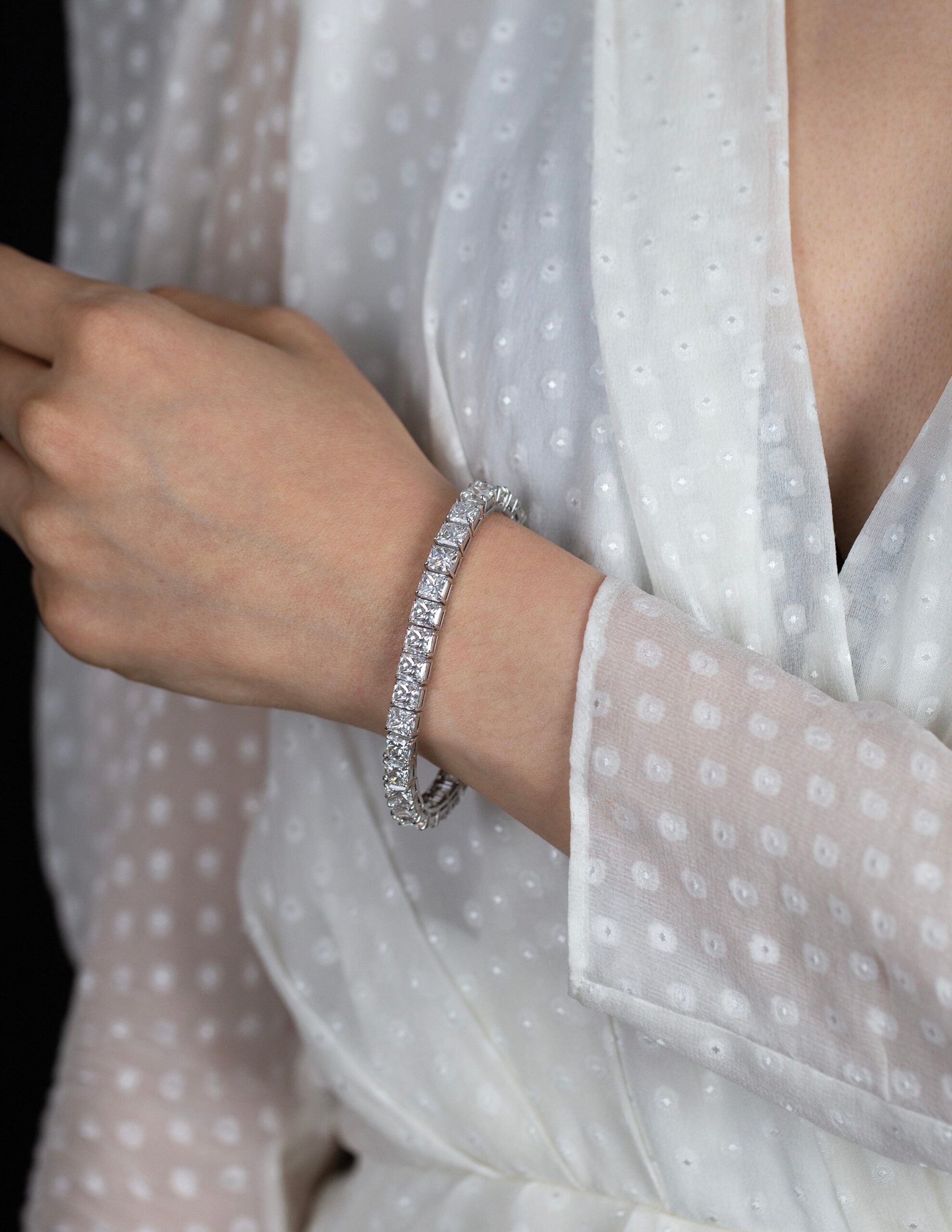 GIA Certified 31.36 Carats Total Radiant Cut Diamond Tennis Bracelet in Platinum - Image 4