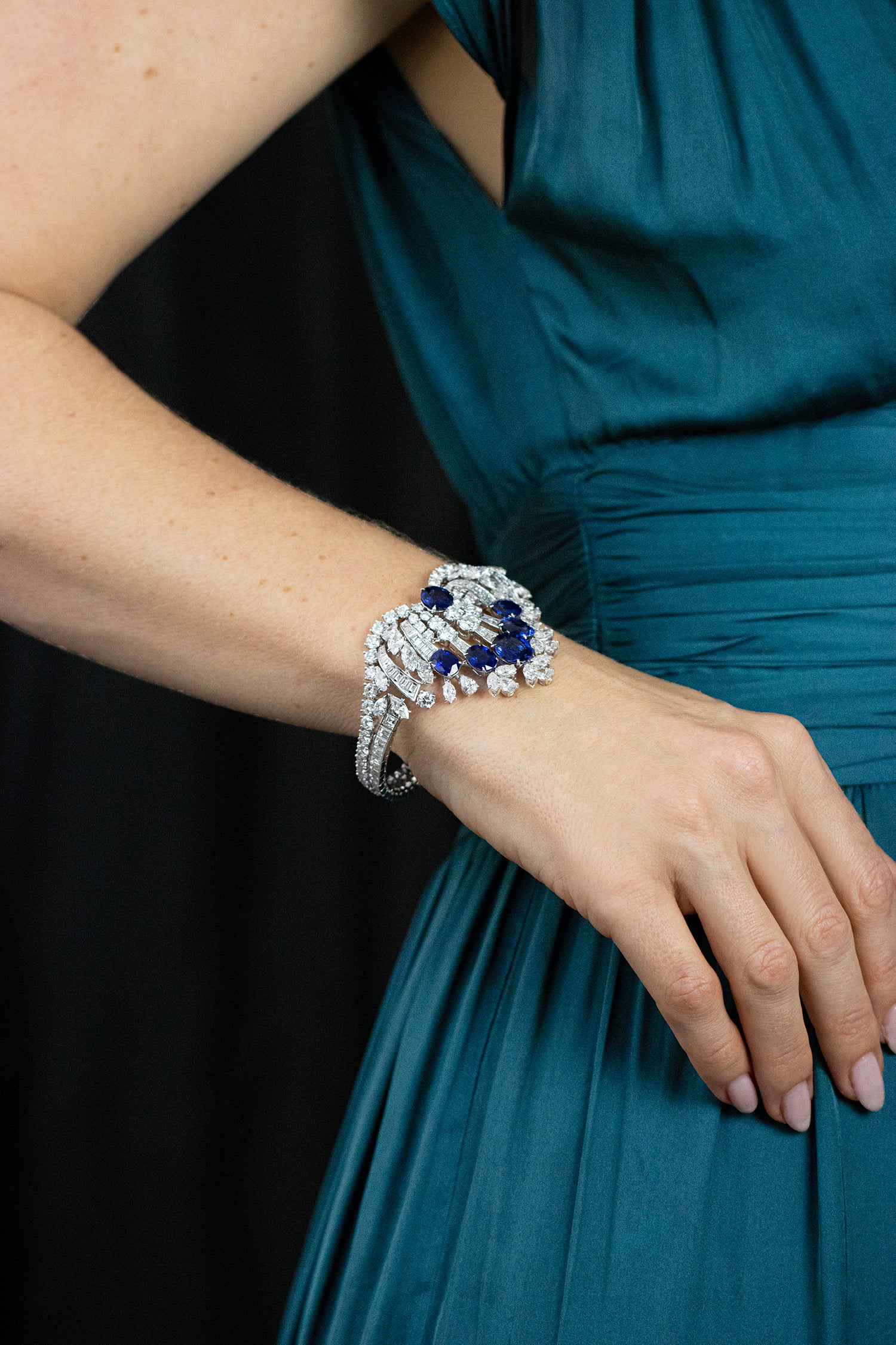 49.95 Carat Total Important Sapphire & Mixed-Cut Diamond Bracelet in White Gold - Image 4