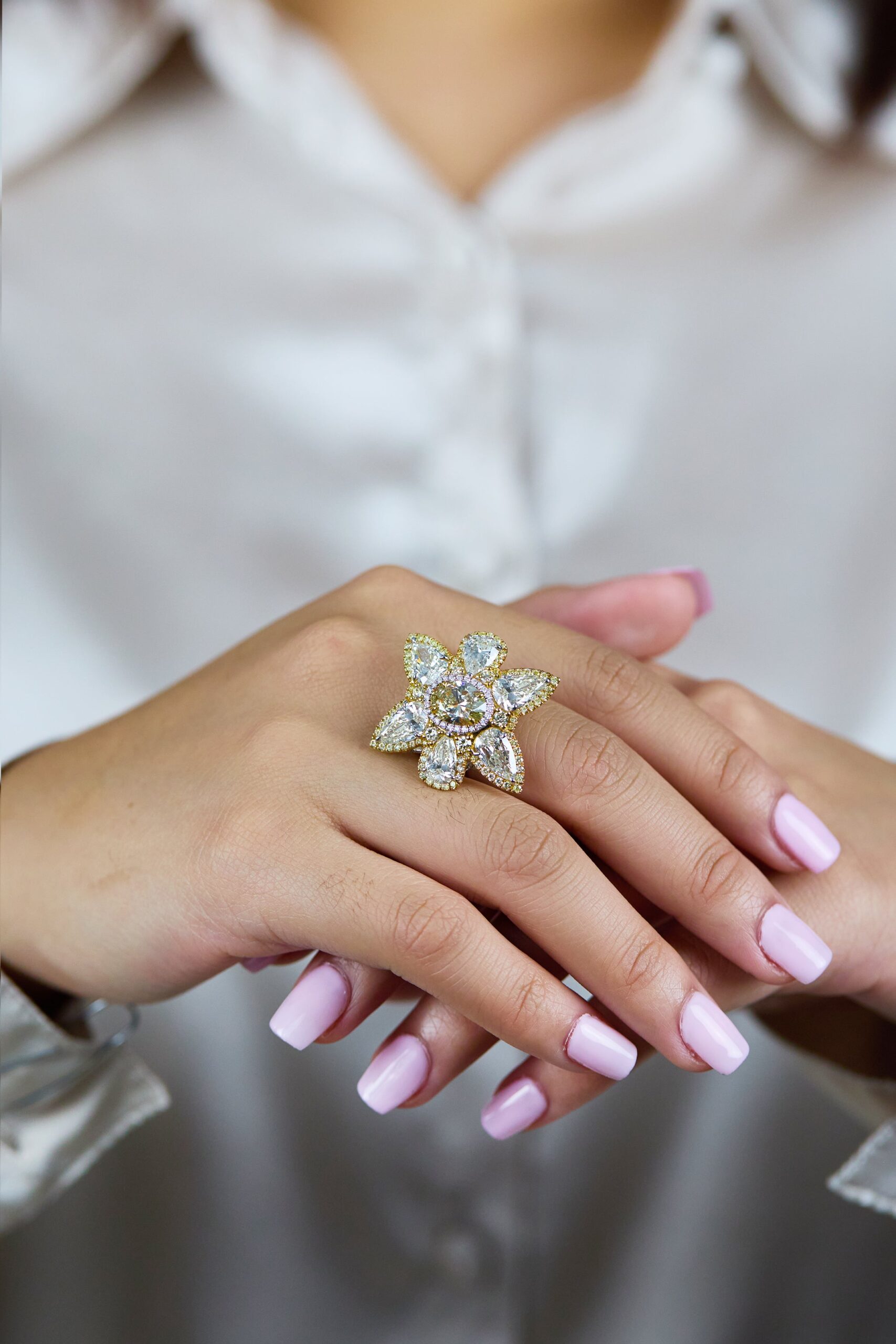 GIA Certified 11.15 Carats Total Mixed-Cut Diamond Flower Cocktail Ring in Yellow Gold & Platinum - Image 8